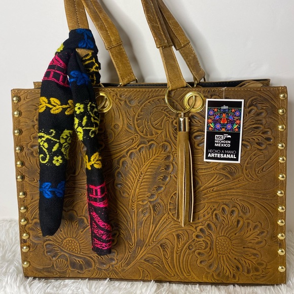 Mexican artisanal chiseled leather bag - Picture 3 of 3